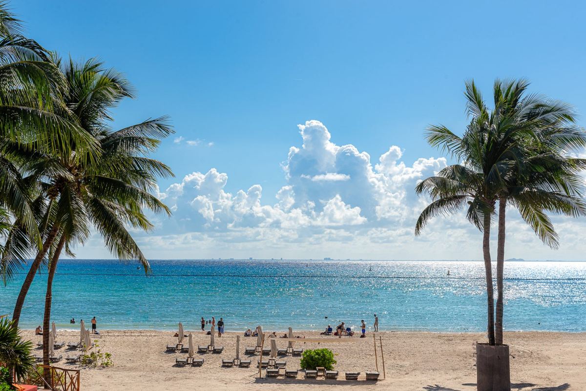 La playa de Mamitas, a poca distancia de la entrada